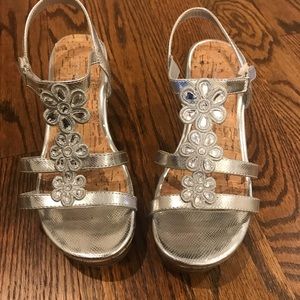 Girl’s Cherokee Silver Sandal -Size 5